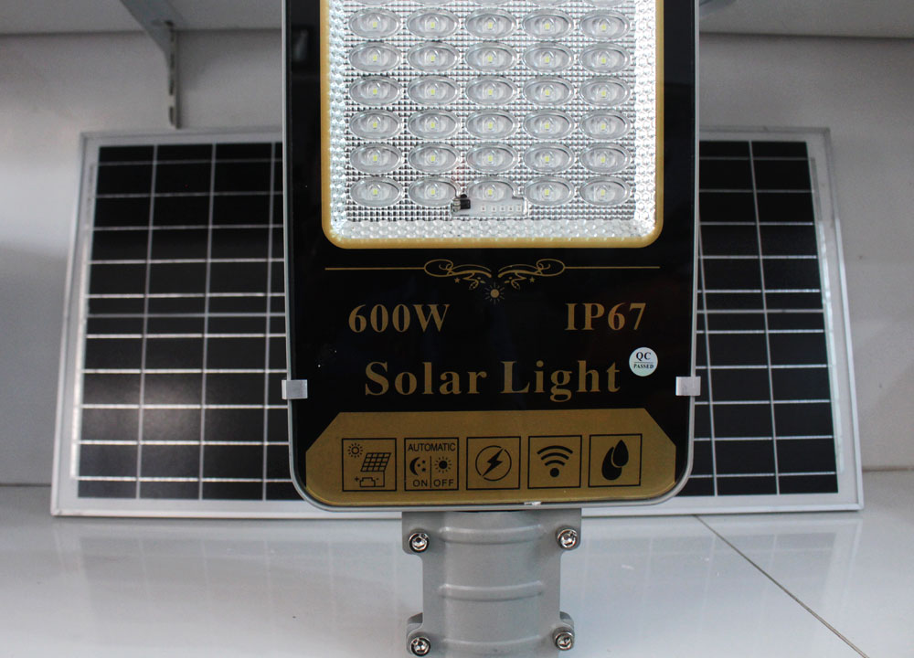 Đèn đường năng lượng mặt trời 600W cao cấp BTM-JD600 Plus giá rẻ